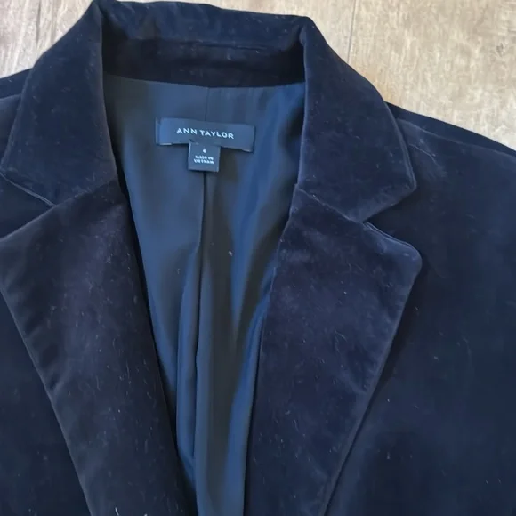 Ann Taylor Classic Black Blazer. Preowned! - Picture 2 of 9
